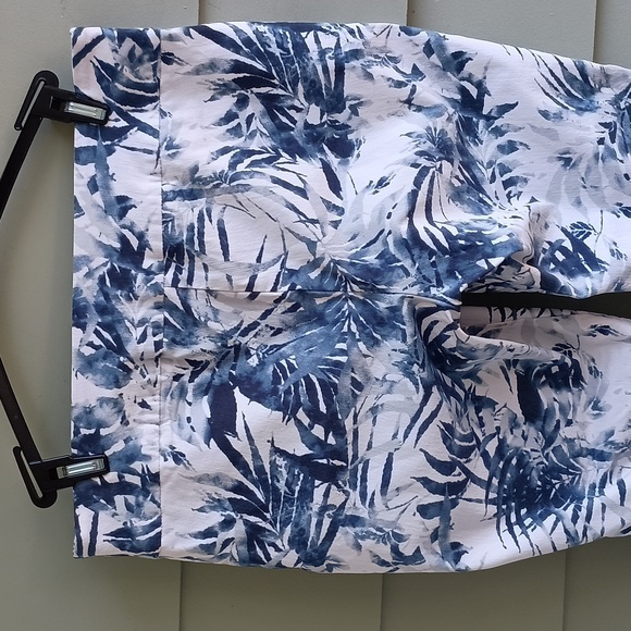 Peck & Peck Blue and White Patterned Pants Sz 12P Stretchy - Picture 4 of 5